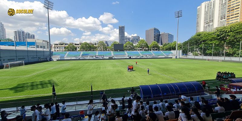 Sức nóng từ mặt cỏ nhân tạo Jalan Besar nơi diễn ra cuộc đối đầu Singapore vs Timor-Leste